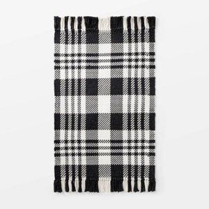 2'1" x 3'2" Indoor/Outdoor Scatter Plaid Rug, Black